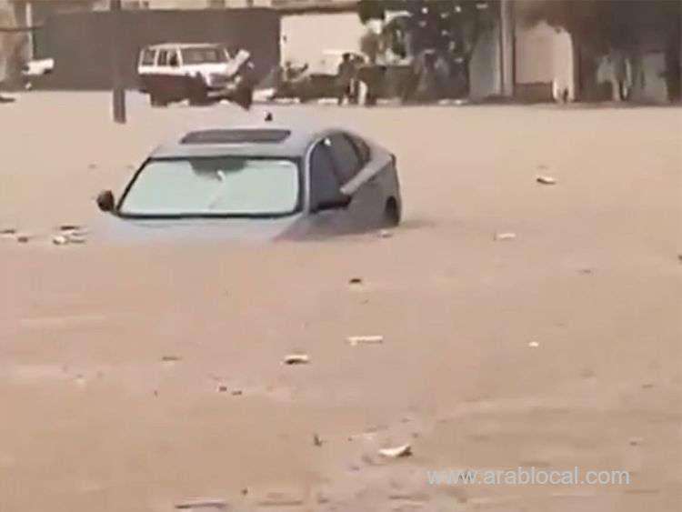 severe-rainstorms-cause-chaos-cars-swept-away-in-saudi-arabia-saudi