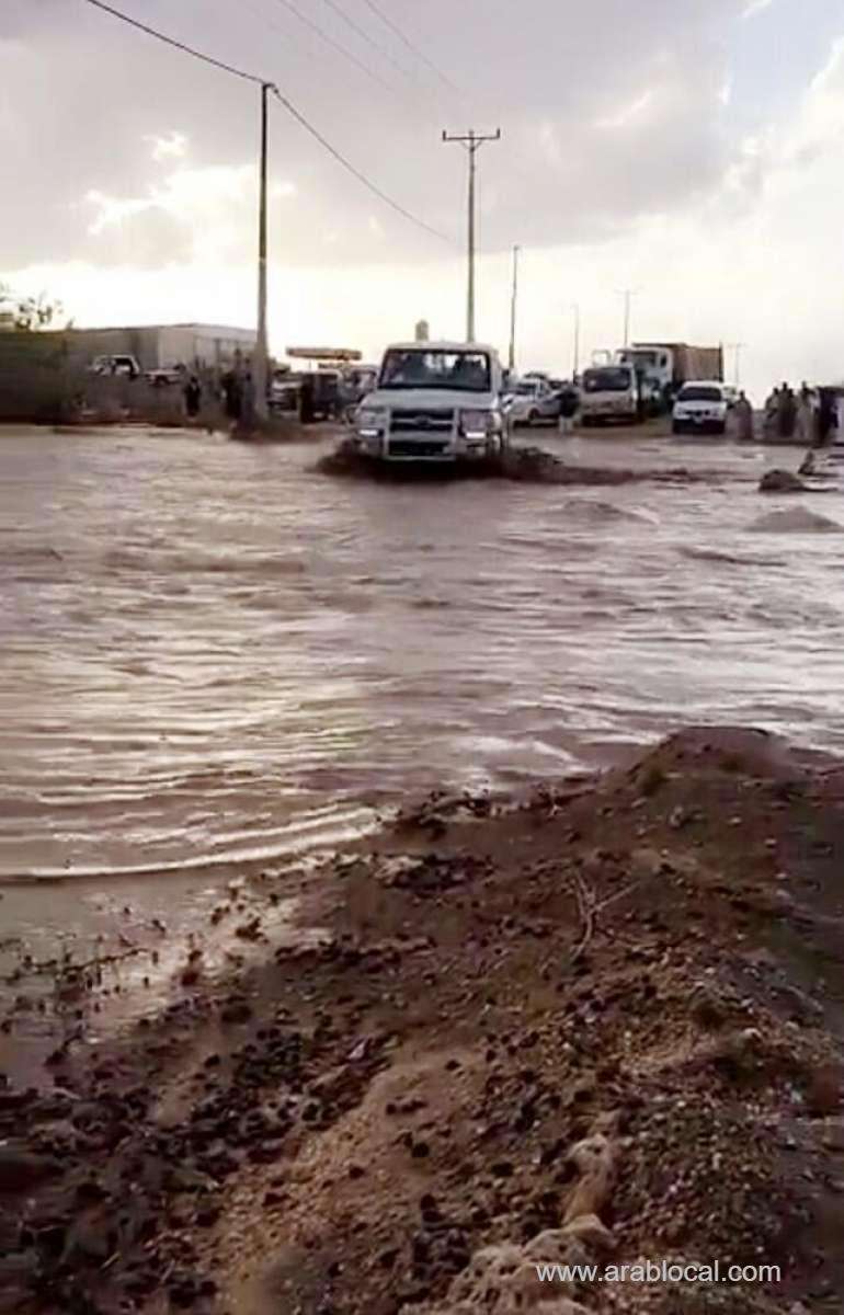 floods-isolate-al-halat-and-solution-is-a-ferry-saudi