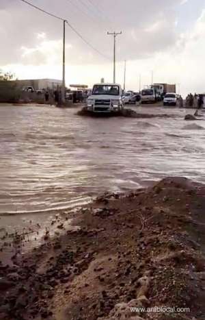 floods-isolate-al-halat-and-solution-is-a-ferry_UAE