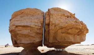 saudi-arabias-natural-sculptures-with-a-15000-year-old-secret_UAE
