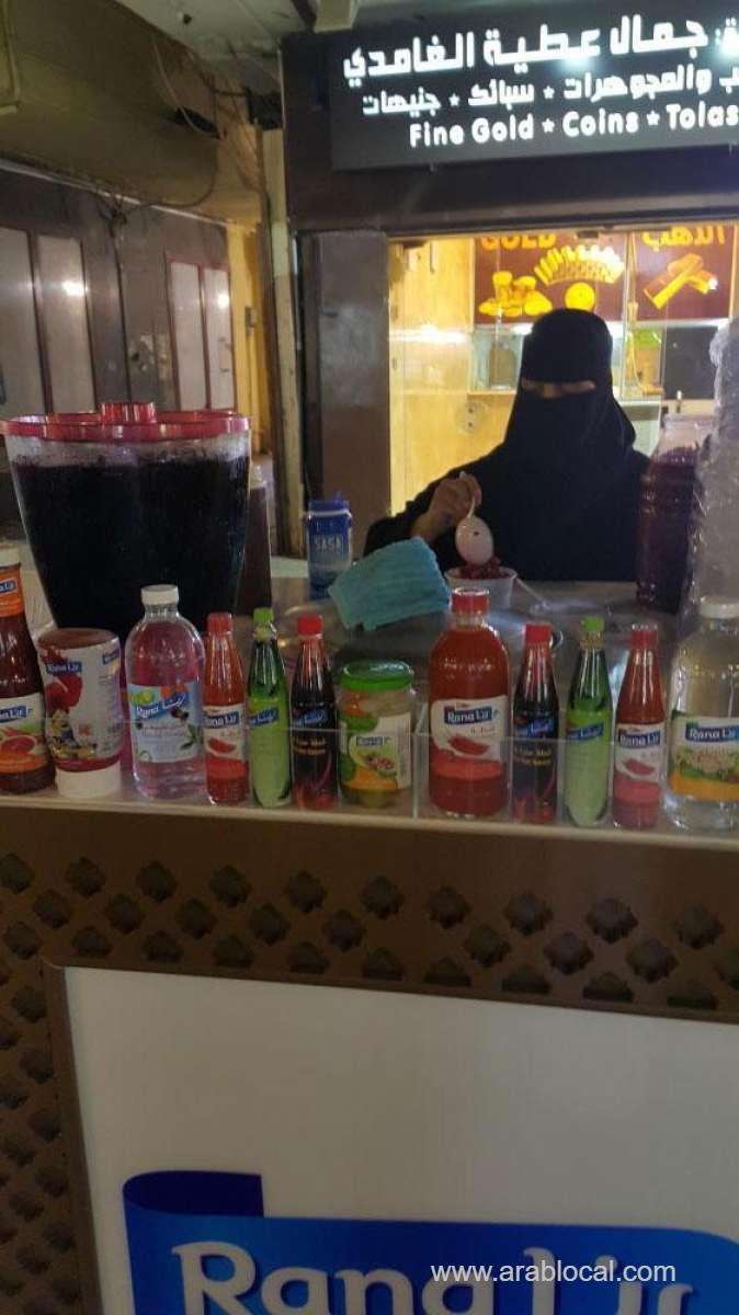 many-women-have-stalls-in-balad-saudi