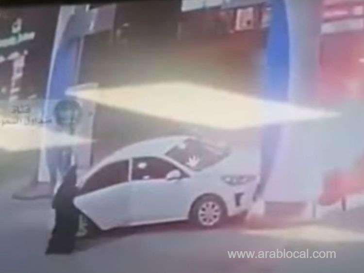 huge-blaze-as-car-hits-saudi-arabia-petrol-pump-saudi
