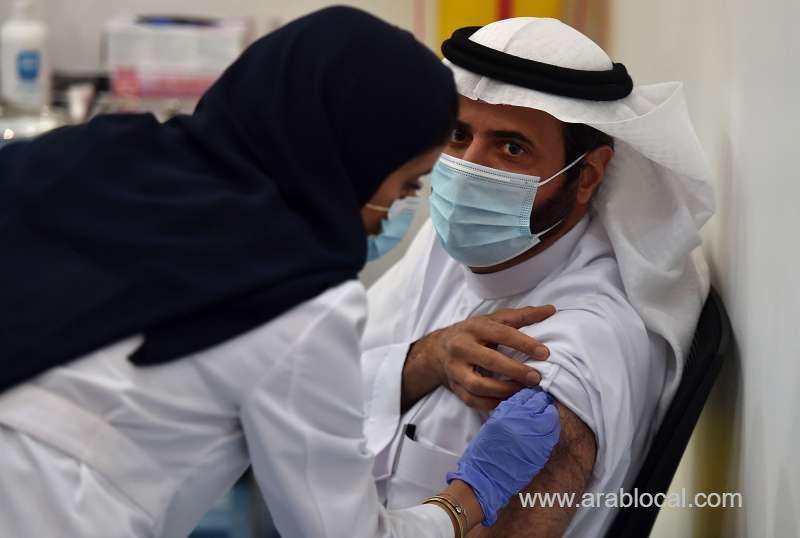saudi-health-minister-takes-pfizer-corona-vaccine-saudi