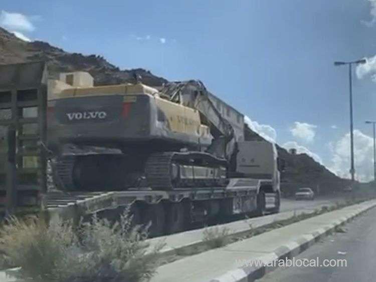 trucker-was-caught-driving-in-the-opposite-direction-on-a-taif-highway-saudi