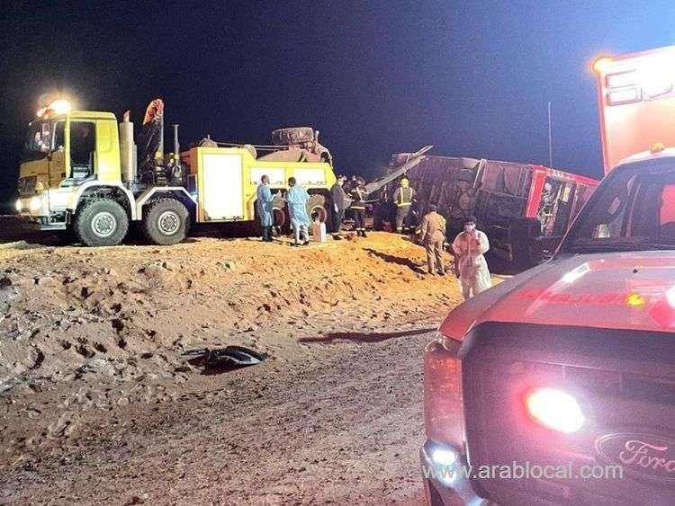 three-people-were-killed-and-30-injured-after-a-bus-hit-a-camel-saudi