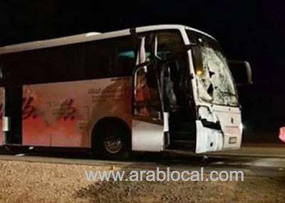 3-pilgrims-die-after-bus-collision-with-a-camel-saudi