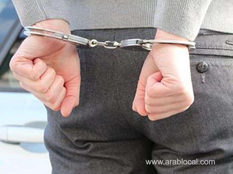 two-saudi-men-have-been-arrested-for-pushing-man-in-canal-saudi