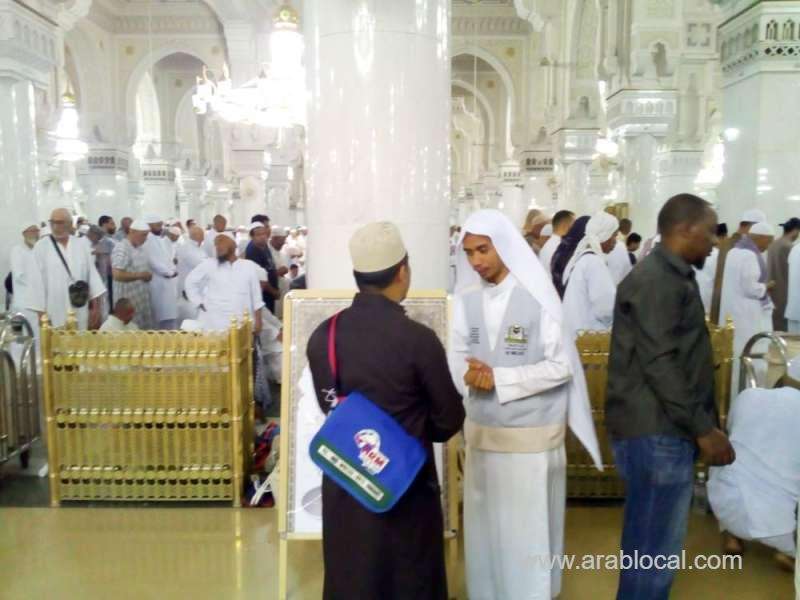 interpreters-in-10-languages-translate-for-umrah-pilgrims-saudi