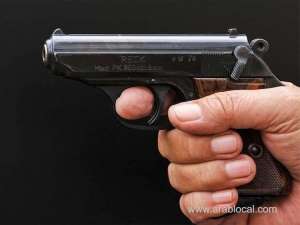 man-robs-bank-brandishing-toy-gun_UAE
