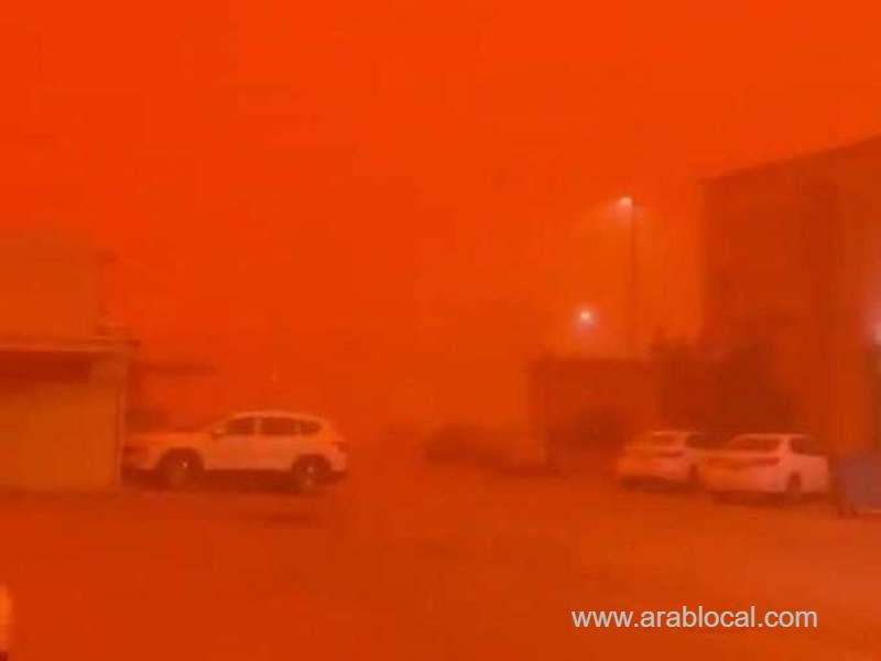 severe-sandstorm-hits-arar-saudi-arabia-and-moves-towards-kuwait-saudi
