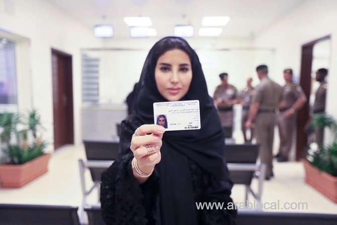 first-batch-of-saudi-women-receive-driving-licenses--saudi