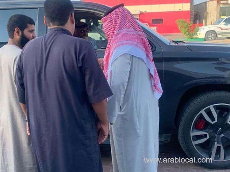saudi-prince-turki-bin-talal-gifts-car-to-man-whose-vehicle-broke-down-saudi