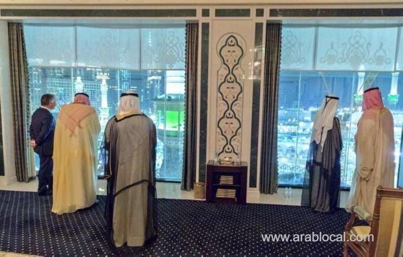 leaders-watch-pilgrims-at-the-grand-mosque-saudi