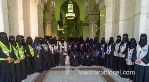 the-grand-mosque-makkah-is-served-by-over-1000-women-volunteers_UAE