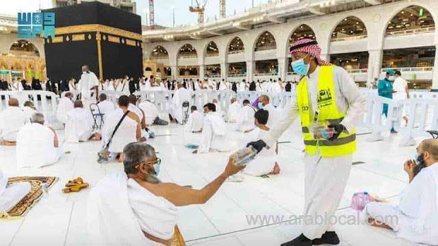 the-ministry-of-hajj-and-umrah-says-the-holder-of-a-visit-visa-can-perform-umrah-once-they-book-their-permit-saudi