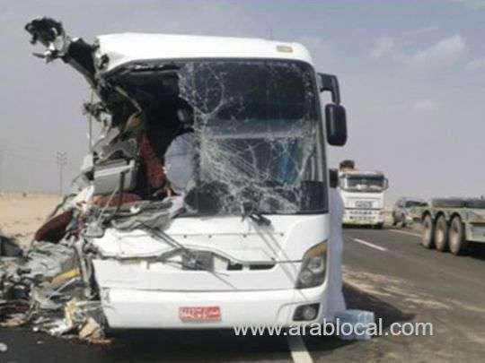 saudi-bus-crash-kills-two-omani-umrah-pilgrims-injures-18-saudi
