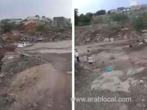 reckless-driver-crosses-flooded-road-killing-4-yemenis_UAE