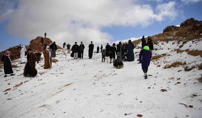 snow-covers-tabuks-jabal-allawz-saudi