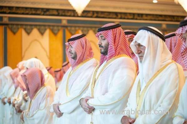 crown-prince-mohammed-bin-salman-performs-eid-alfitr-prayer-at-grand-mosque-in-makkah-receives-wellwishers-saudi