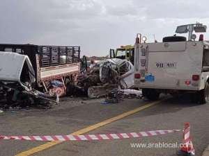 fatal-headon-collision-in-saudi-arabia-4-dead-1-injured_UAE