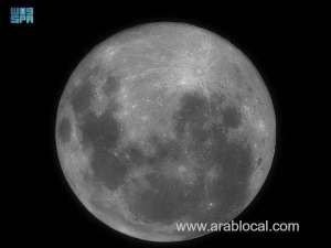 witness-the-spectacular-supermoon-over-saudi-arabia-and-the-arab-world_UAE