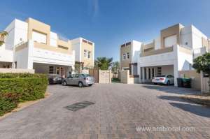 the-pros-and-cons-of-buying-a-villa-in-dubais-suburbs-vs-city-center_UAE
