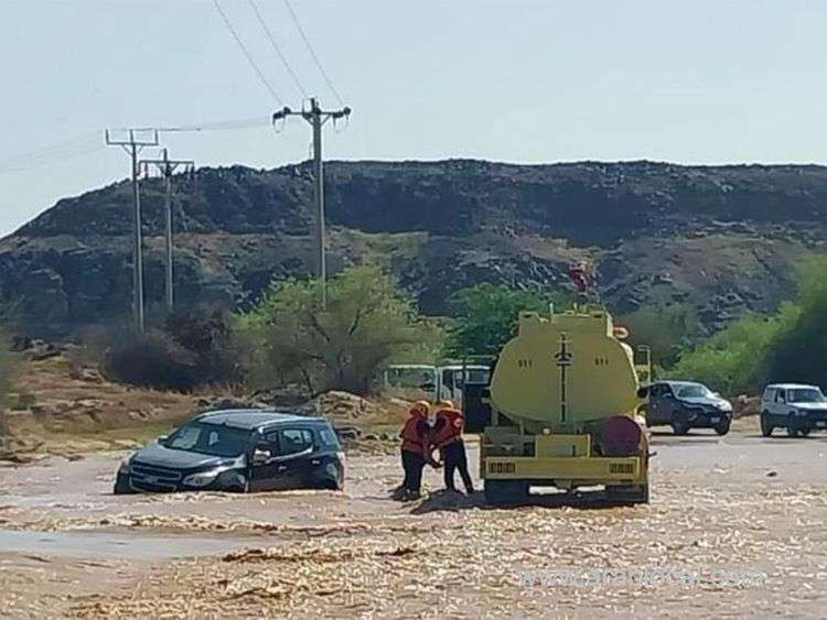 floods-paralyze-hail-saudi-arabias-response-saudi