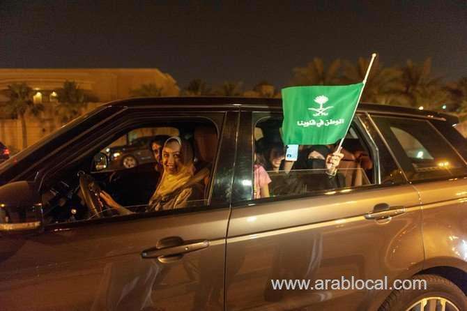 world-applauds-as-saudi-women-take-the-wheel-saudi