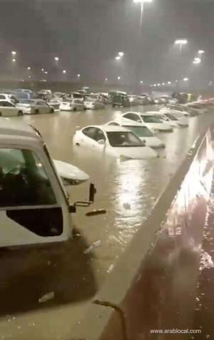 makkah-schools-closed-today-due-to-heavy-rains-and-thunderstorms_UAE