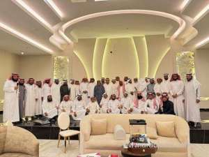 saudi-students-reunite-to-honour-an-expat-teacher-after-35-years_UAE