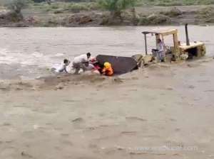 saudi-hero-saves-four-from-bisha-floods-dramatic-rescue-caught-on-video_saudi
