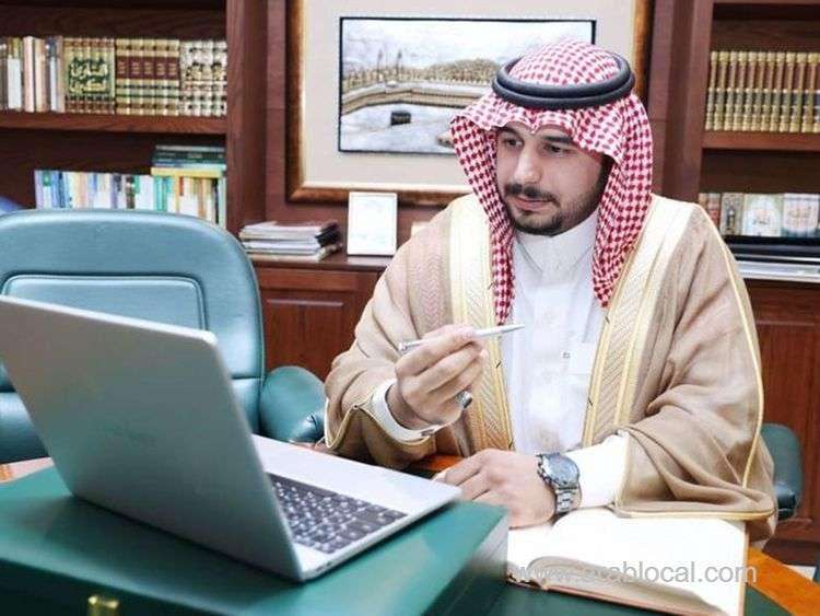 saudi-lawyer-sues-woman-for-wearing-traditional-male-bisht-cloak-saudi