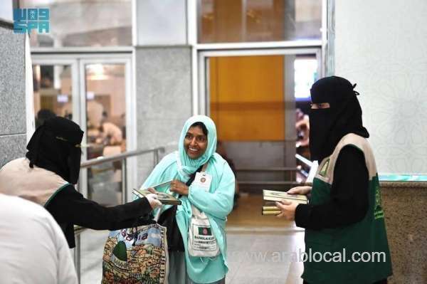 saudi-arabia-gifts-holy-quran-to-departing-pilgrims-saudi