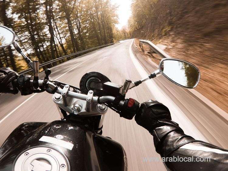 saudi-arabia-imposes-fines-of-up-to-2000-riyals-for-motorcyclists-without-helmets-saudi