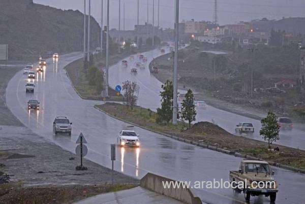 civil-defense-issues-warning-as-thunderstorms-and-heavy-rain-forecasted-across-saudi-regions-saudi