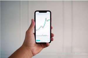 how-to-use-advanced-risk-mitigation-tools-in-a-trading-app-for-high-volume-uae-investors_UAE