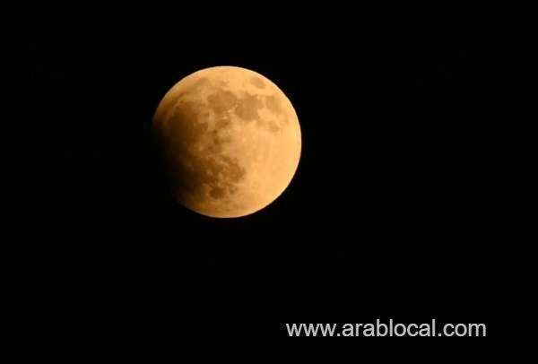 saudi-arabias-longest-lunar-eclipse-spectacular-blood-moon-dazzles-skies-saudi