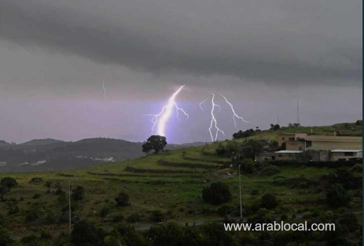 saudi-arabia-issues-red-alerts-for-heavy-rain-and-flash-floods-in-asir-and-makkah-saudi