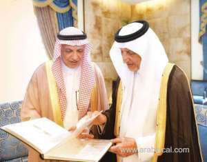makkah-governor-briefed-on-saudi-post’s-services-for-pilgrims-during-hajj_UAE