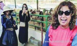 us-consul-general-visits-market-to-choose-eid-sacrifice_UAE