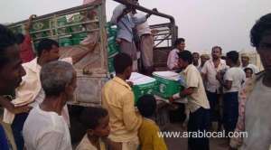 saudi-aid-group-distributes-food-baskets-in-al-hudaidah_UAE