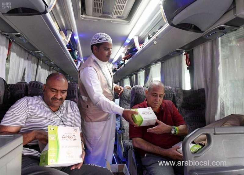 madinah-gift-project-presents-2.5-million-meals-and-water-bottles-to-pilgrims-saudi