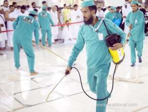 cleaning-of-grand-mosque-intensifies_UAE