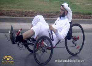 saudi-teacher-for-driving-tricycle-on-highway_UAE