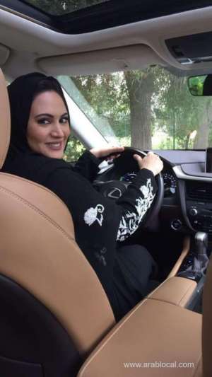 saudi-arabia-passport-office-starts-training-first-female-recruits_UAE