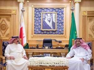 king-salman-holds-talks-with-bahraini-king-in-diriyah_UAE