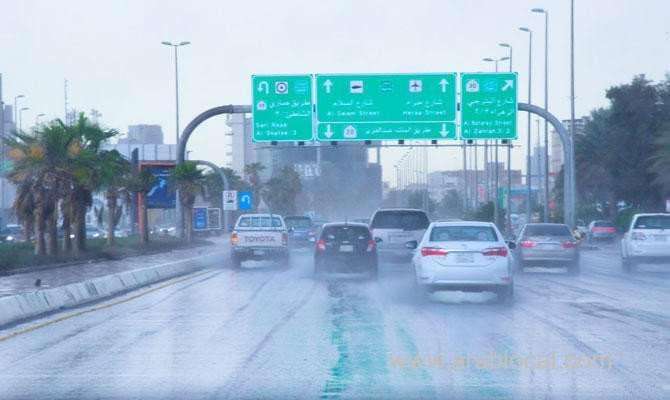 heavy-rains-lash-riyadh,-jeddah-on-friday-saudi