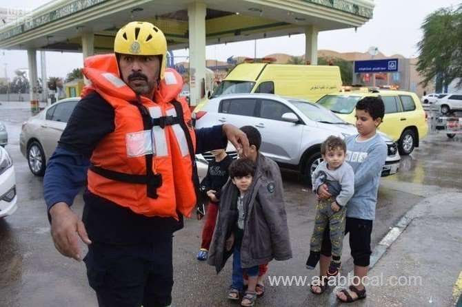 saudi-arabia’s-civil-defense-continues-rescue-efforts-as-more-heavy-rain-to-come-saudi