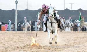 dramatic-equestrian-skills-wow-abqaiq-safari-festival-visitors_saudi