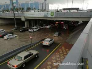 dozens-rescued-from-flooding-as-heavy-rain-shuts-schools-and-roads-in-saudi-arabia_UAE